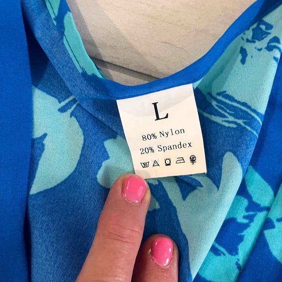 Beach cover up - Picture 2 of 3